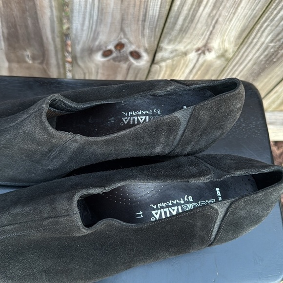 Aquatalia by Marvin K slip on wedge heels, square toe, suede, size 11 - Picture 4 of 6